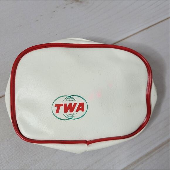 Vintage TWA White Carry-on with Matching Travel Pouch with Contents - Picture 10 of 14